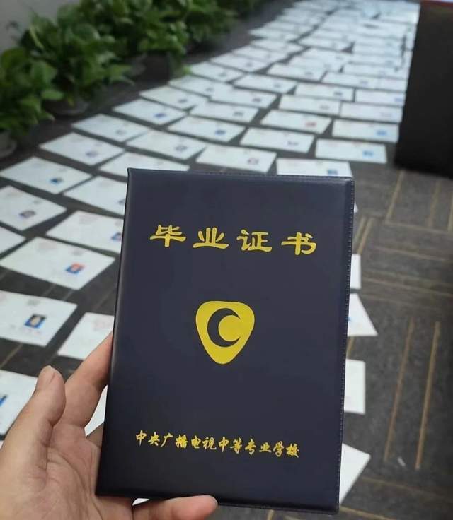 報考二建，學歷條件不符？電大中專幫你解決這個問題！